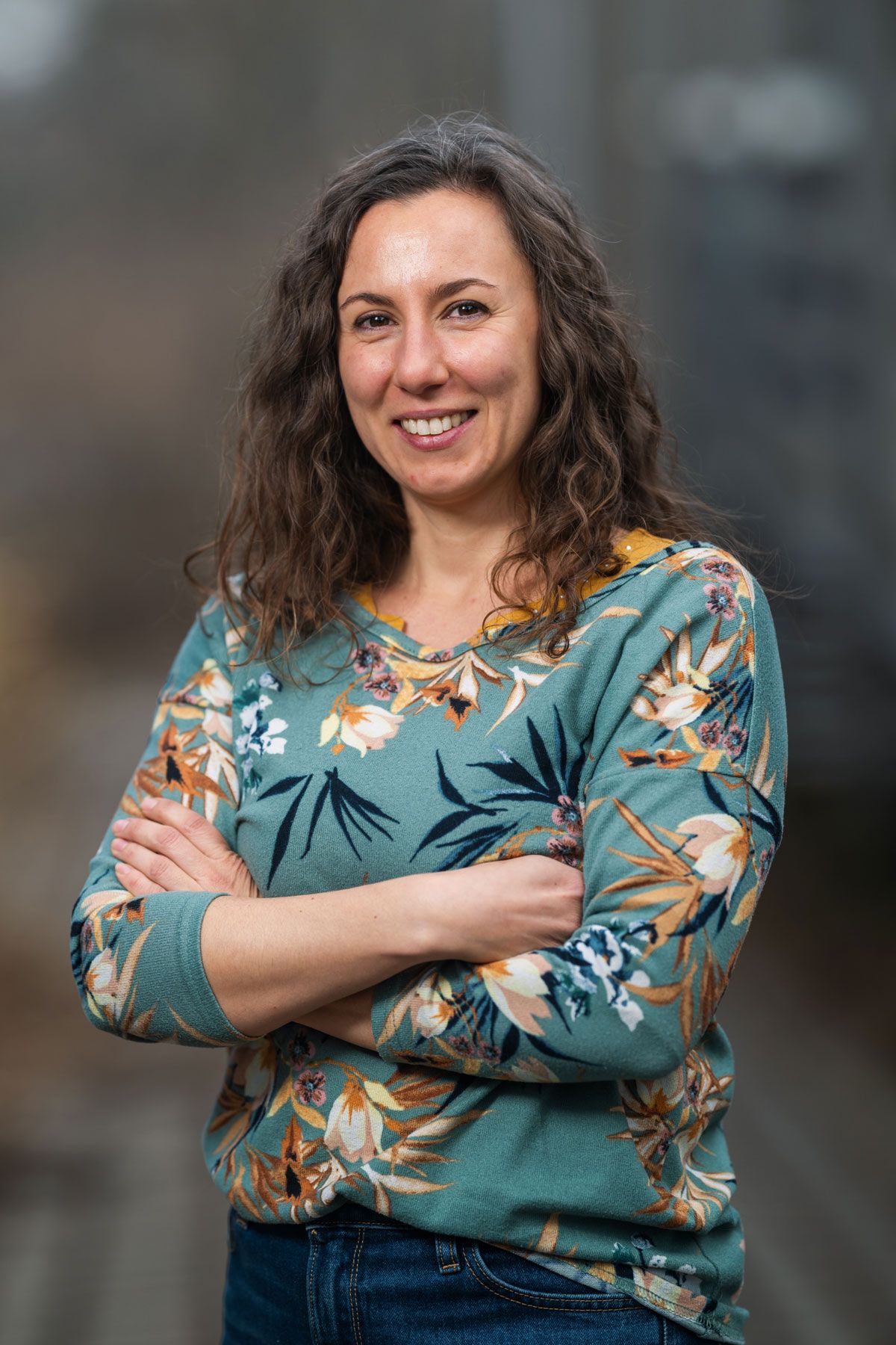 A photo of Giulia Cimarelli studies social behavior of canines at the Domestication Lab of the University of Veterinary Medicine Vienna. She smiles at the camera with her arms crossed. A photo of Giulia Cimarelli studies social behavior of canines at the Domestication Lab of the University of Veterinary Medicine Vienna. She smiles at the camera with her arms crossed.
